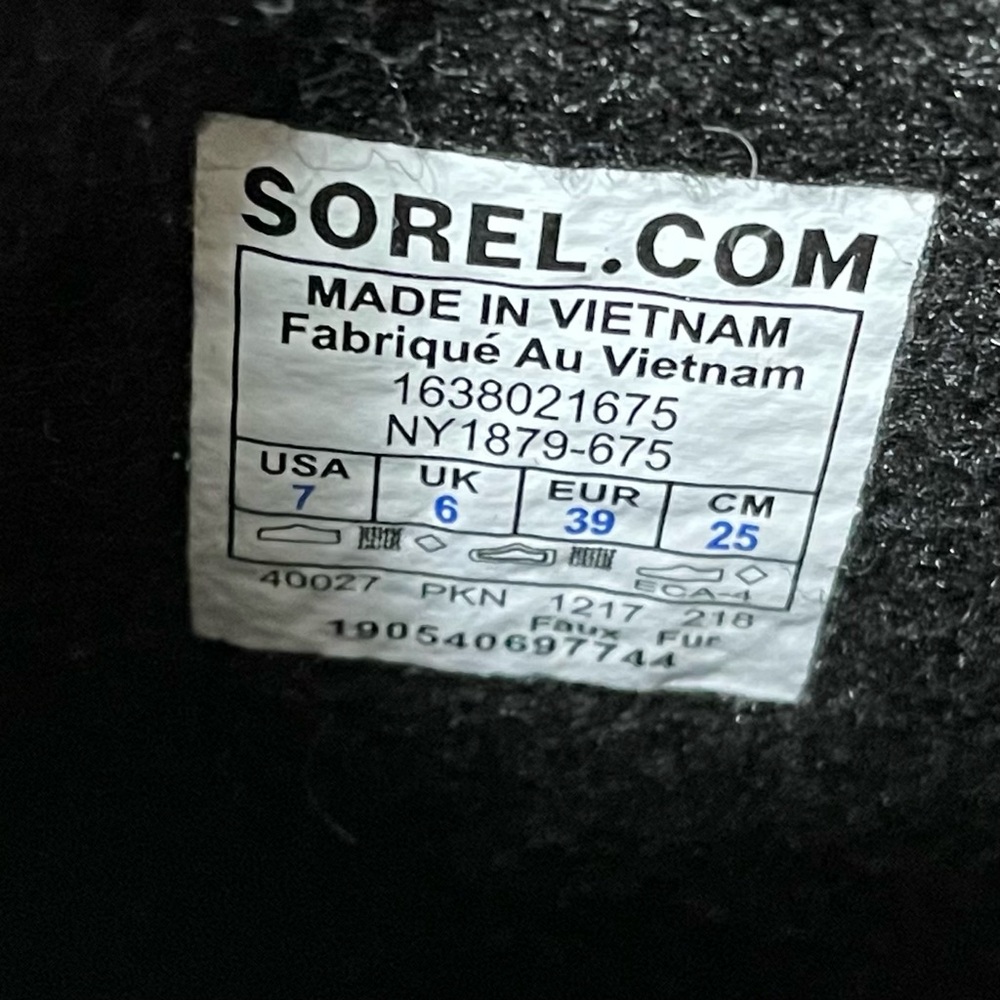 Sorel Red and Black Winter Boots - Picture 5 of 9
